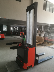 SMITH elektrisk stabler med plattform 1500kg 260cm