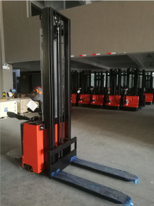 SMITH elektrisk stabler med ståplass 1500kg 260cm