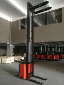 SMITH elektrisk stabler med ståplass 1500kg 260cm